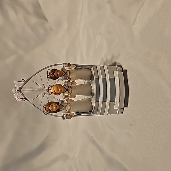 Hallmark Keepsake Angels We Have Heard - Picture 3 of 6